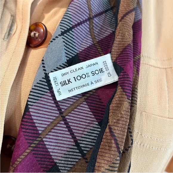 Vintage Crepe Safari Style Shirt Dress + Bonus Vintage Silk Scarf - Picture 14 of 15